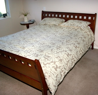 Queen Size Bed Apartment Accommodation in Papamoa